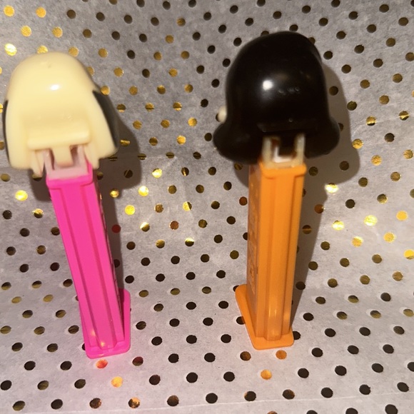 Snoopy & Lucy PEZ Candy Dispenser, Footed. - Picture 3 of 4